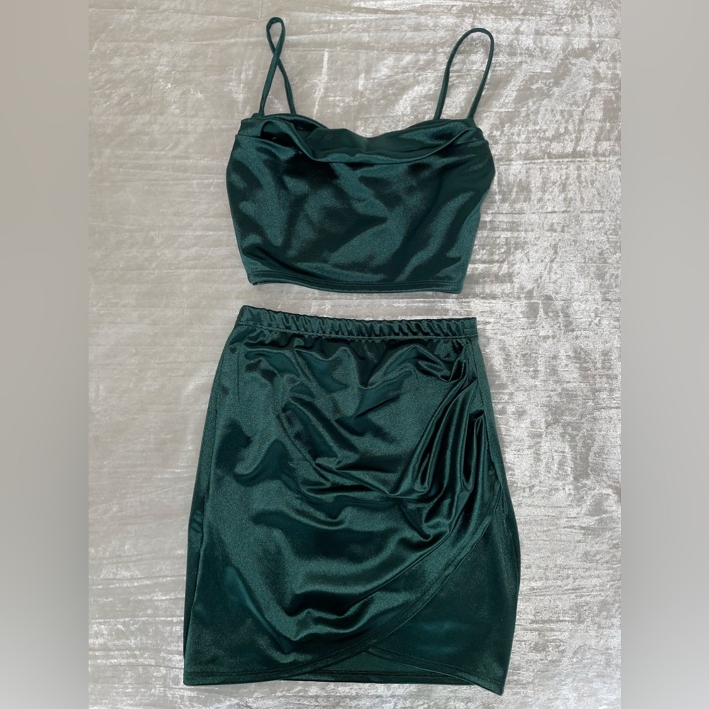 Green Two-Piece Set - Picture 2 of 8